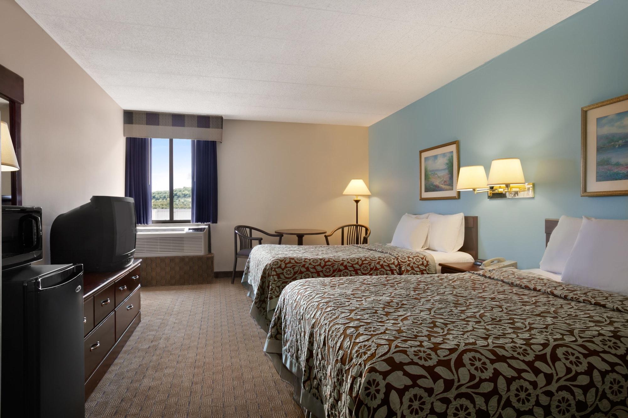 Days Inn By Wyndham Reading Wyomissing Esterno foto