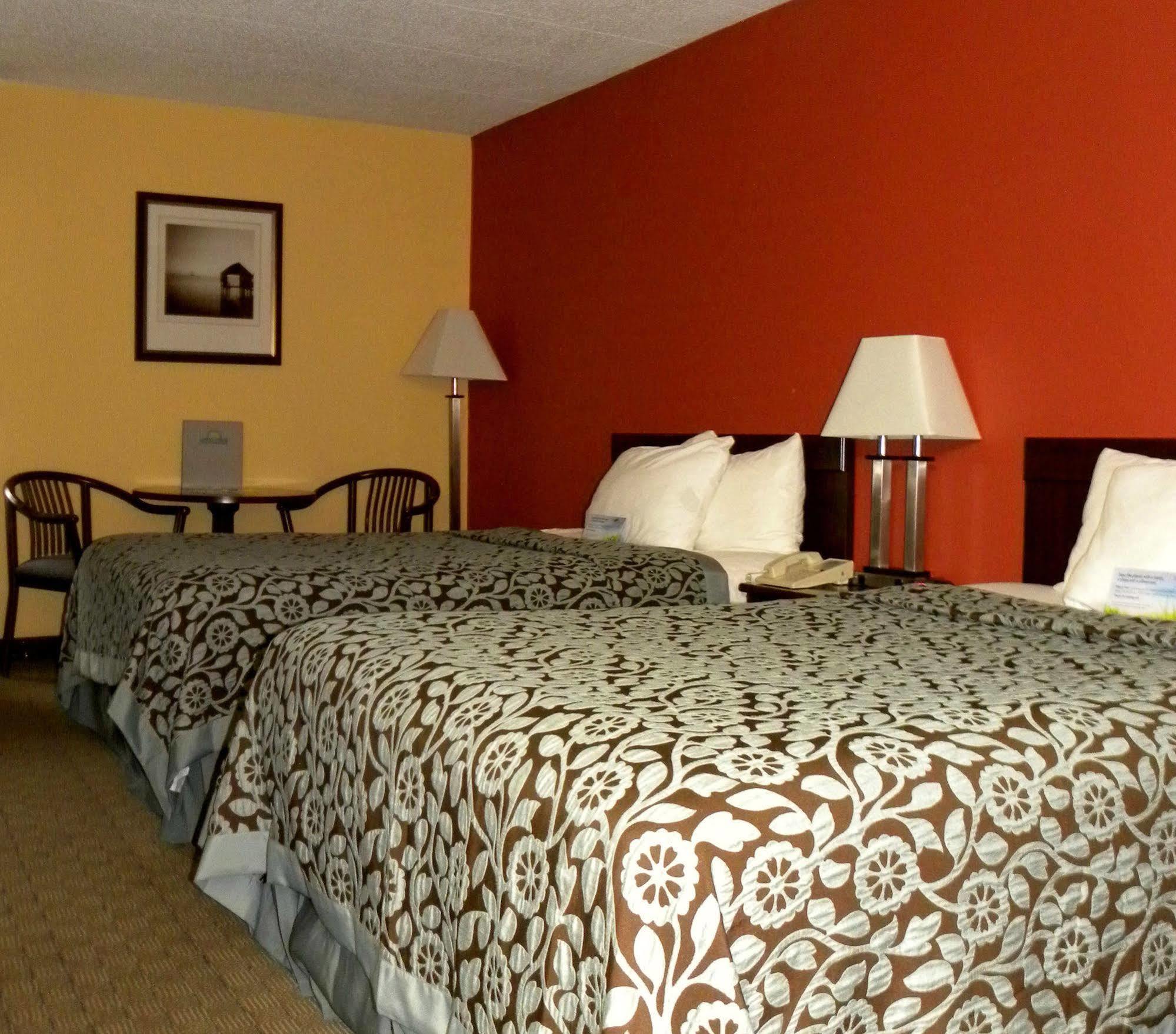 Days Inn By Wyndham Reading Wyomissing Esterno foto